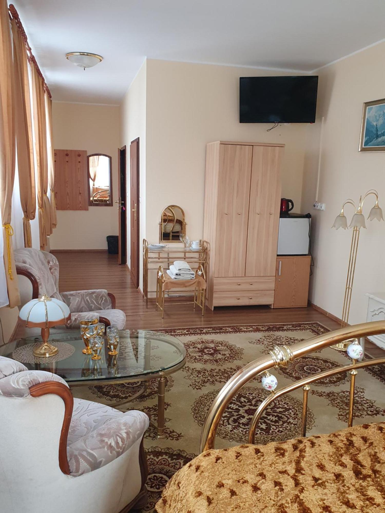 ורוצלב Hotel Dworek מראה חיצוני תמונה