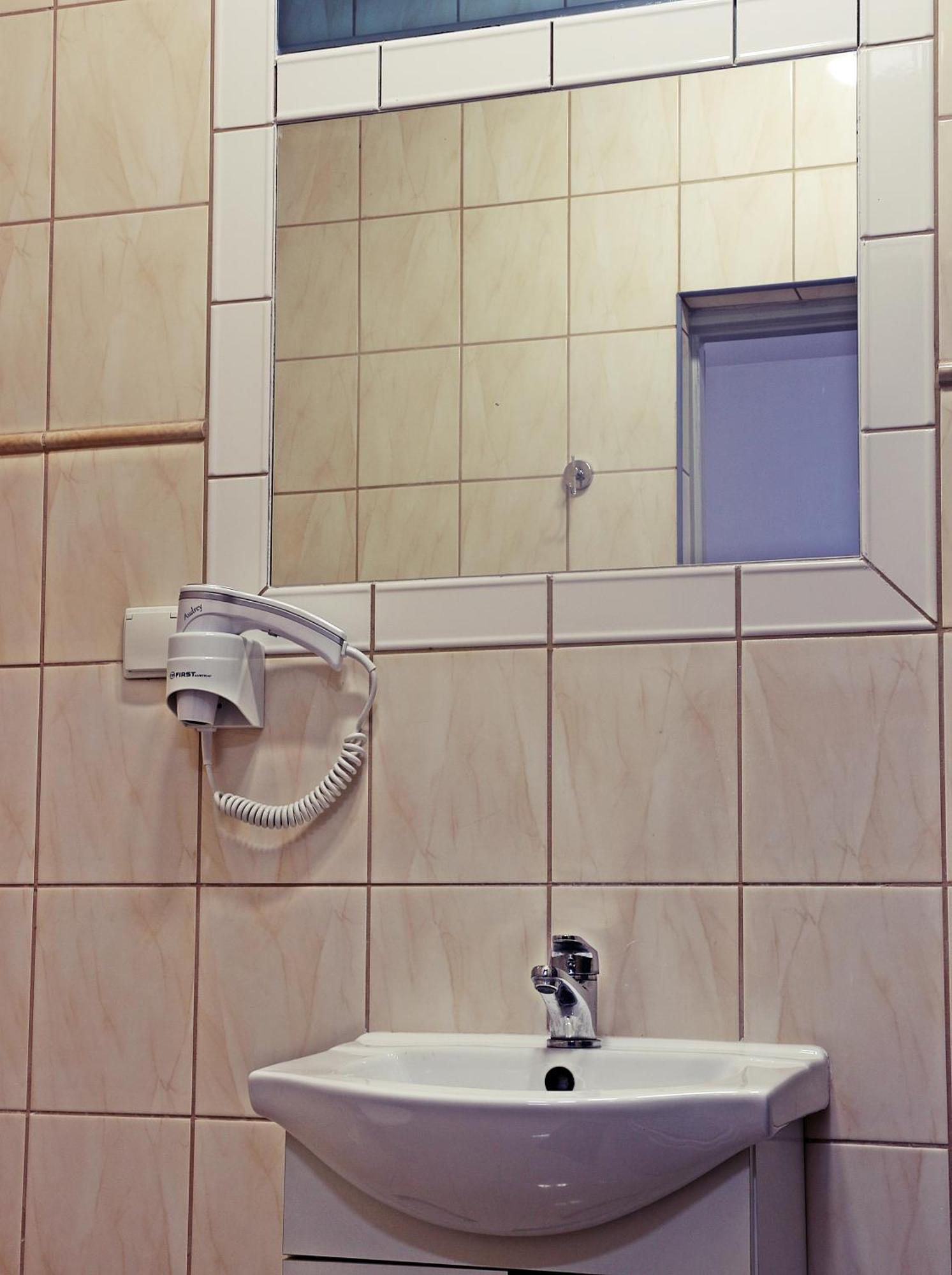 ורוצלב Hotel Dworek מראה חיצוני תמונה