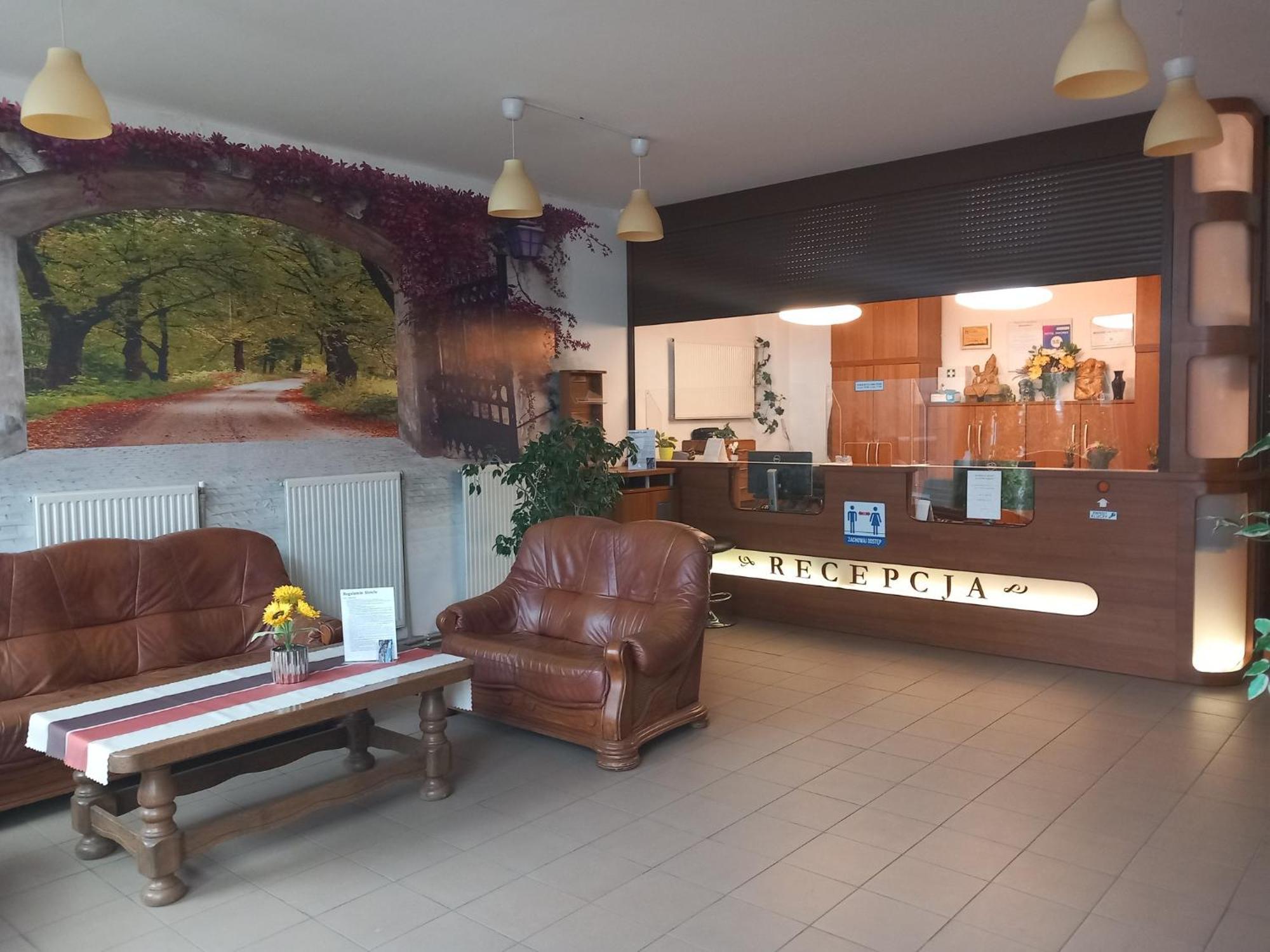 ורוצלב Hotel Dworek מראה חיצוני תמונה
